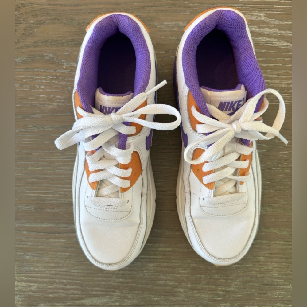 Youth size 7 Nike Air Max shoes. Excellent hardly worn condition! $25